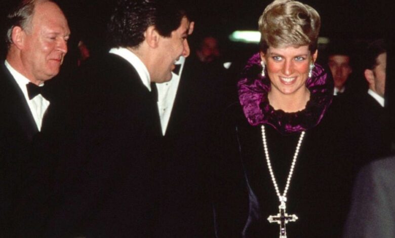 Kim kardashian princess diana attallah cross