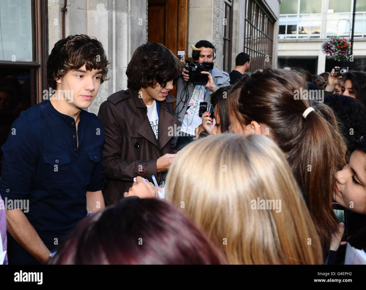 Harry styles one direction bandmates liam payne memorial service
