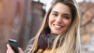 Im feeling the urge to wear a little french scarf