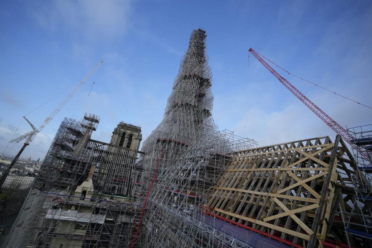 Notre dame paris reopens