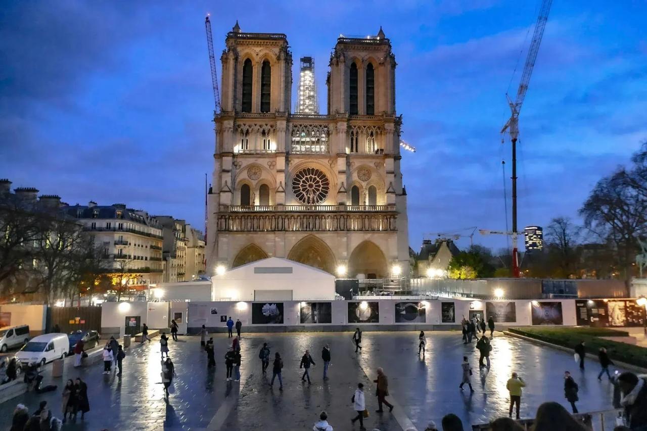 Notre dame paris reopens