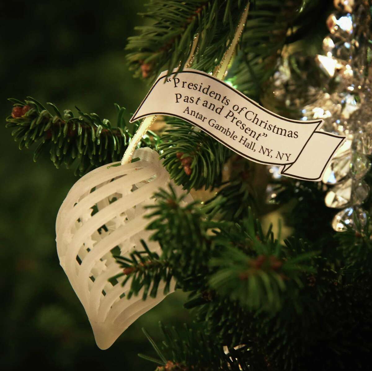 White house christmas decorations throughout history
