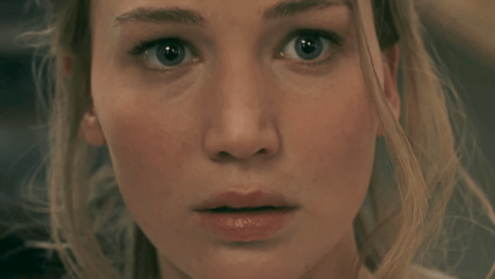 Jennifer lawrence nails cool mom to be style