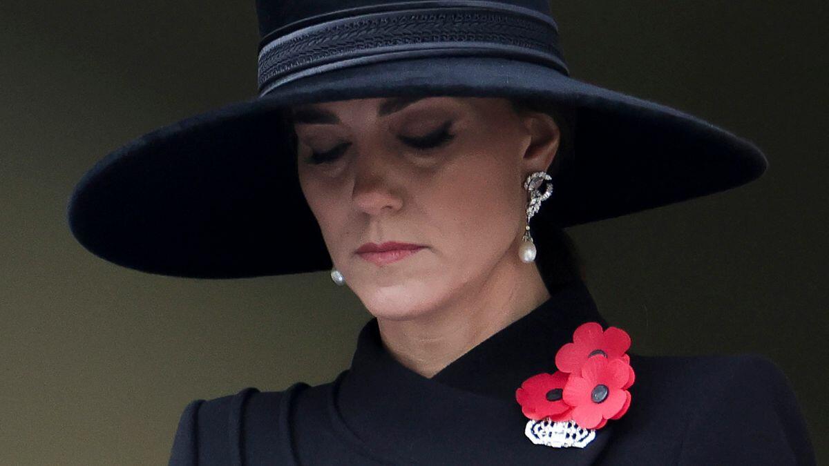 Kate middleton rewear diana queen elizabeth tribute