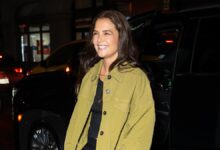 Katie holmes turtleneck beanie hat outfit