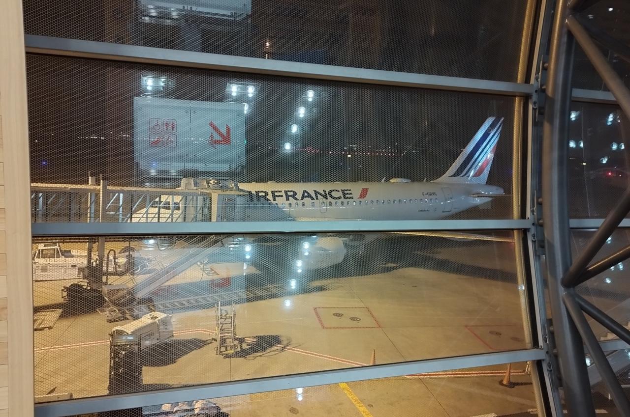 Abloh air flight 000 london paris