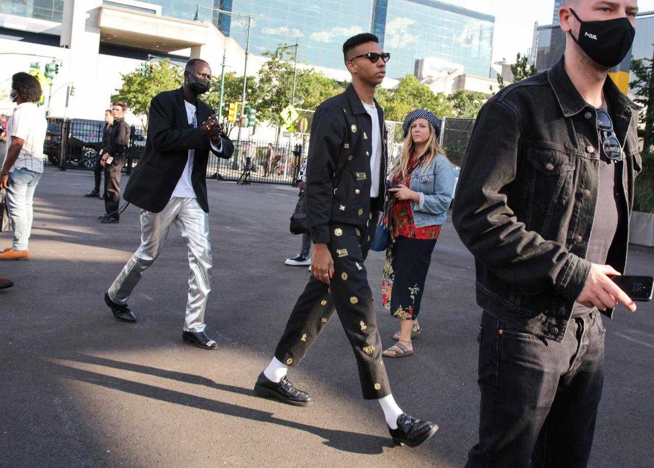 In honor of black friday street styles best all black looks