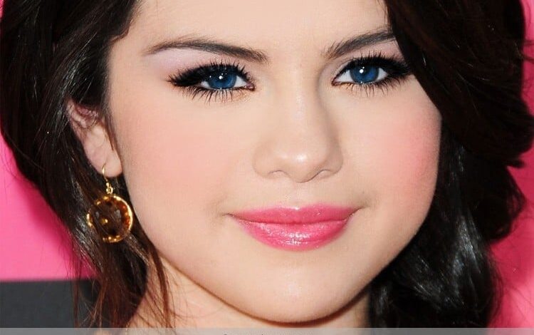 Selena gomez date night makeup trick
