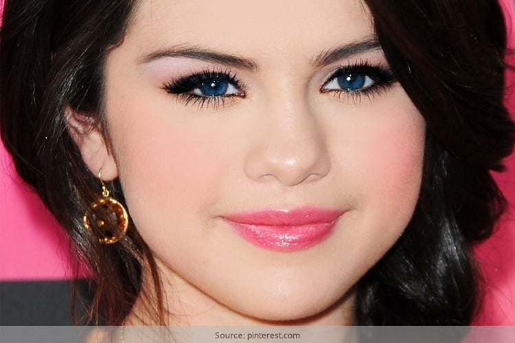 Gomez selena makeup tutorial Selena gomez date night makeup trick