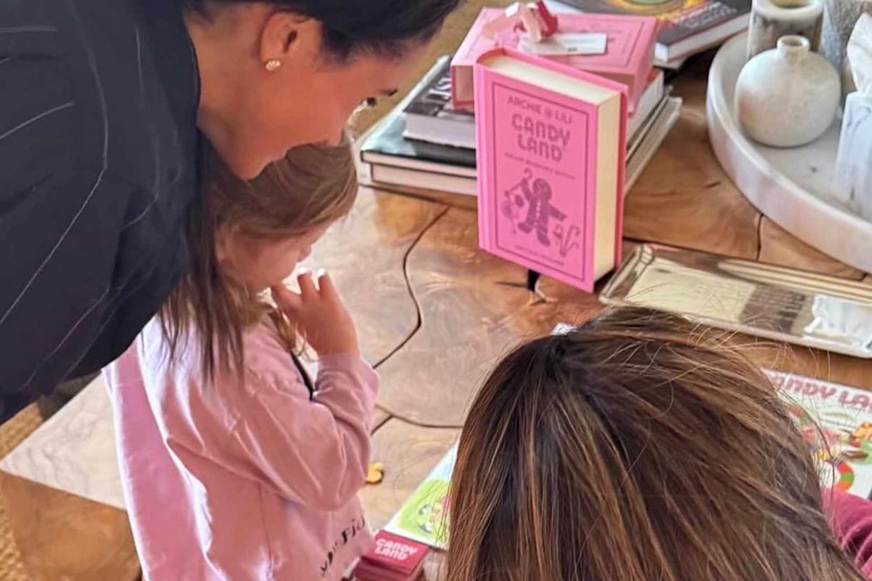 Meghan markle models power lunch style while out with serena williams