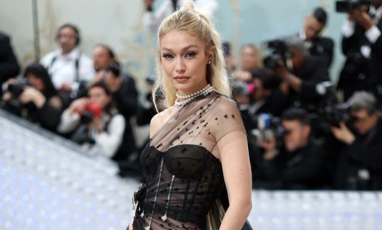 Gigi hadid bathrobe trend