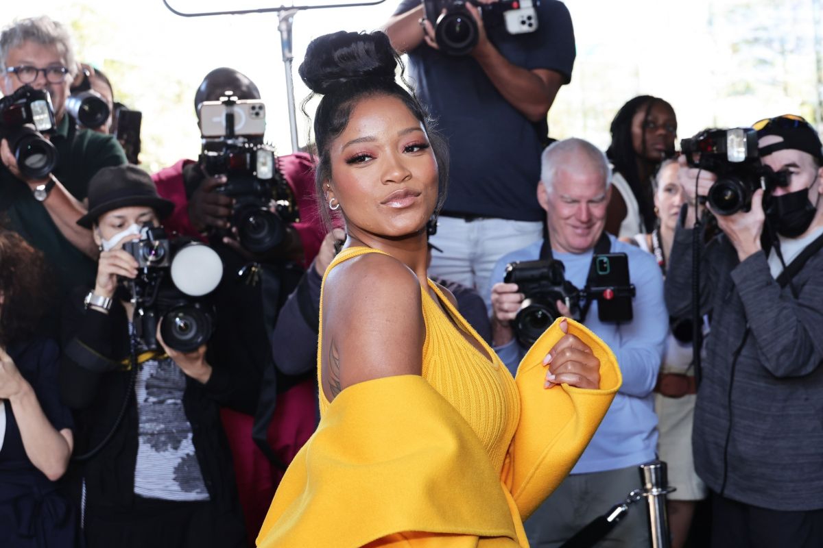 Keke palmer mtv vmas hosts lady vma popsugar versace bloglovin fashionsizzle herself Keke palmer had a very stylish week in vintage dior and new schiaparelli