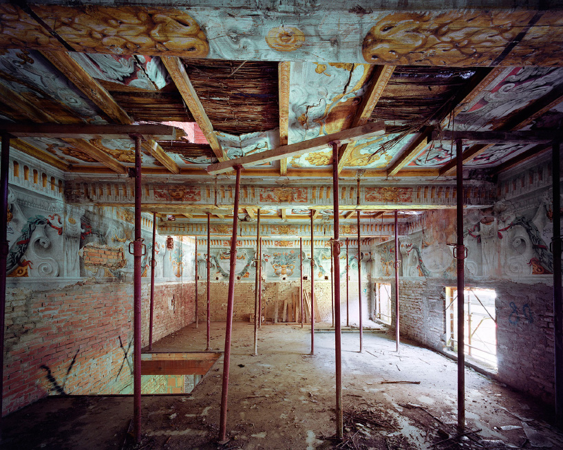 Thomas jorions vestiges dempire and veduta at podbielski contemporary